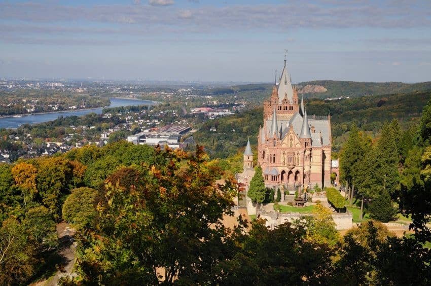 Castelo de Drachenburg e ruína de Drachenfels: passeio perfeito para dias ensolarados