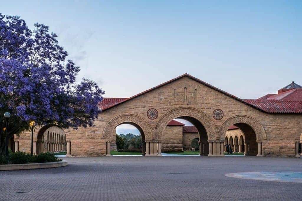 Knight-Hennessy Scholars: bolsas na Universidade de Stanford para pós-graduação nos EUA com tudo pago