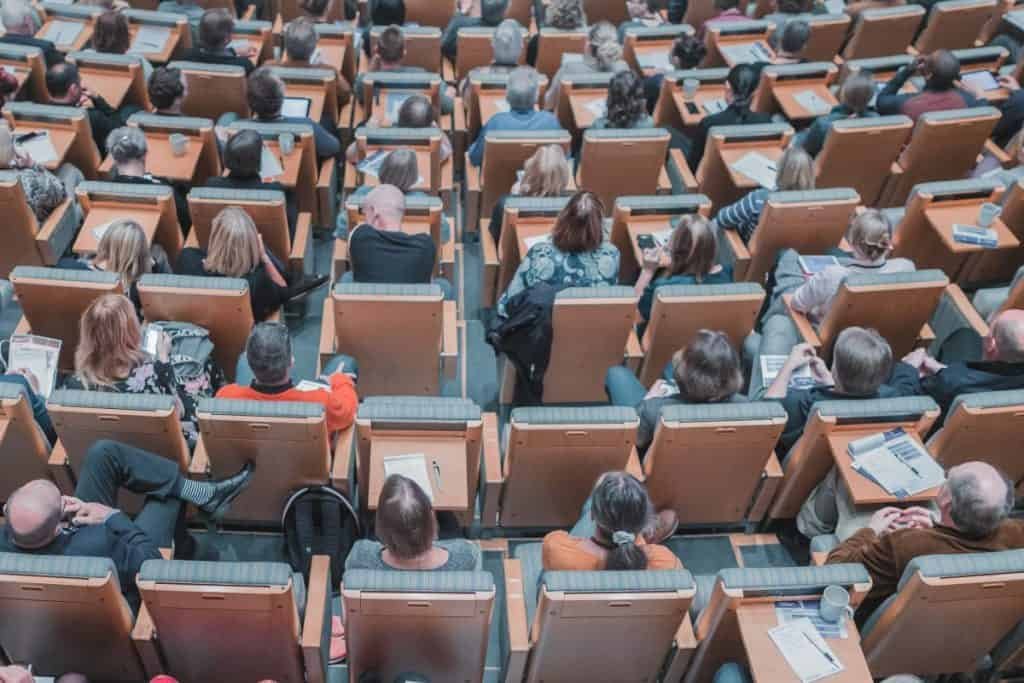 Quais universidades americanas dão bolsas de estudo?