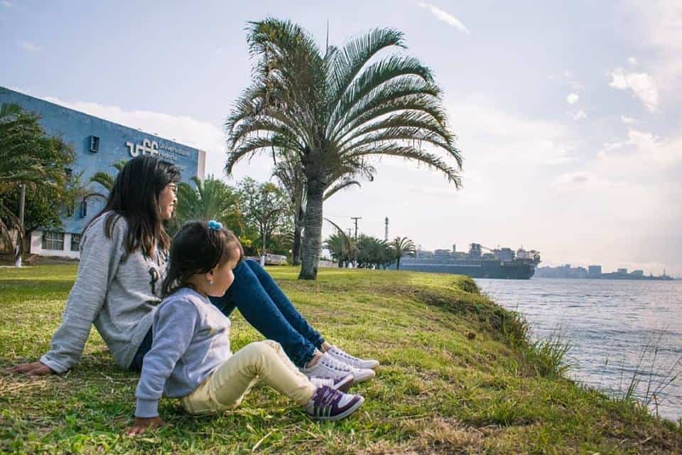 Bolsas para mães: a experiência de quem fez intercâmbio com filhos