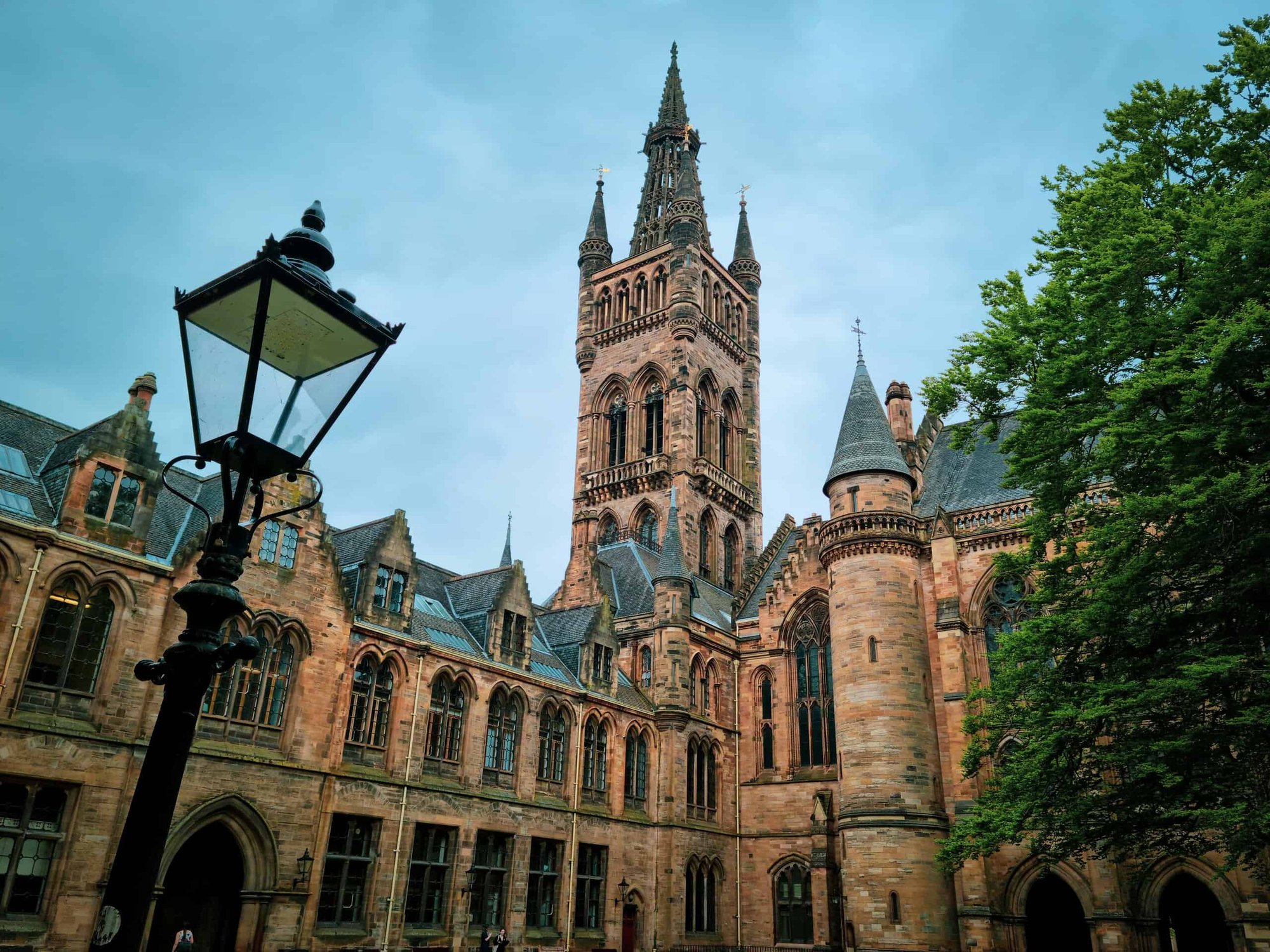 Universidade de Glasgow tem bolsas de mestrado para estudantes internacionais no Reino Unido